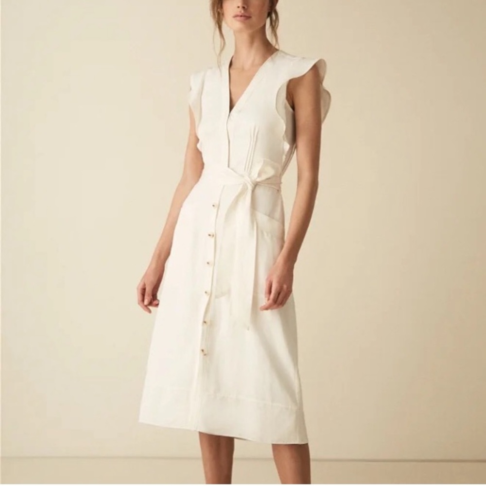Elegant White Sleeveless Dress